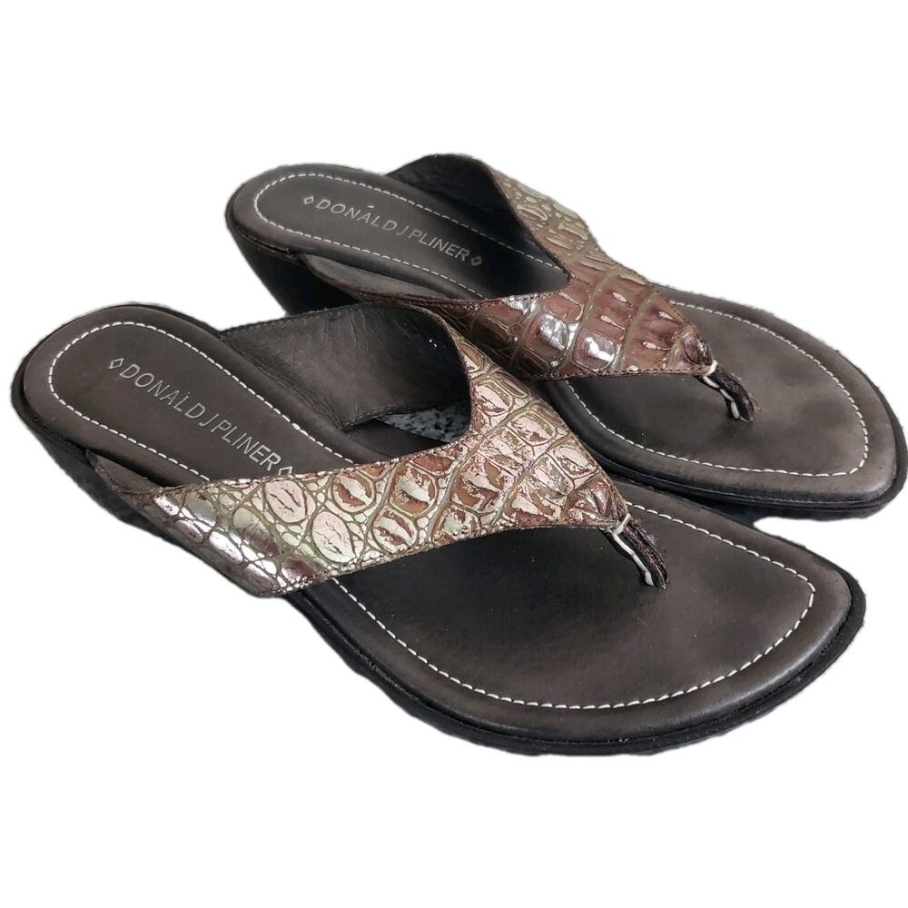 Donald Pliner Cisar-2 Brown Metallic Reptile Print Leather Thong Sandals Sz 8.5